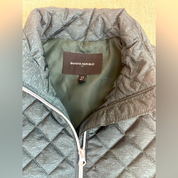 NWOT Banana Republic Green Vest. Size XS - Picture 2 of 2